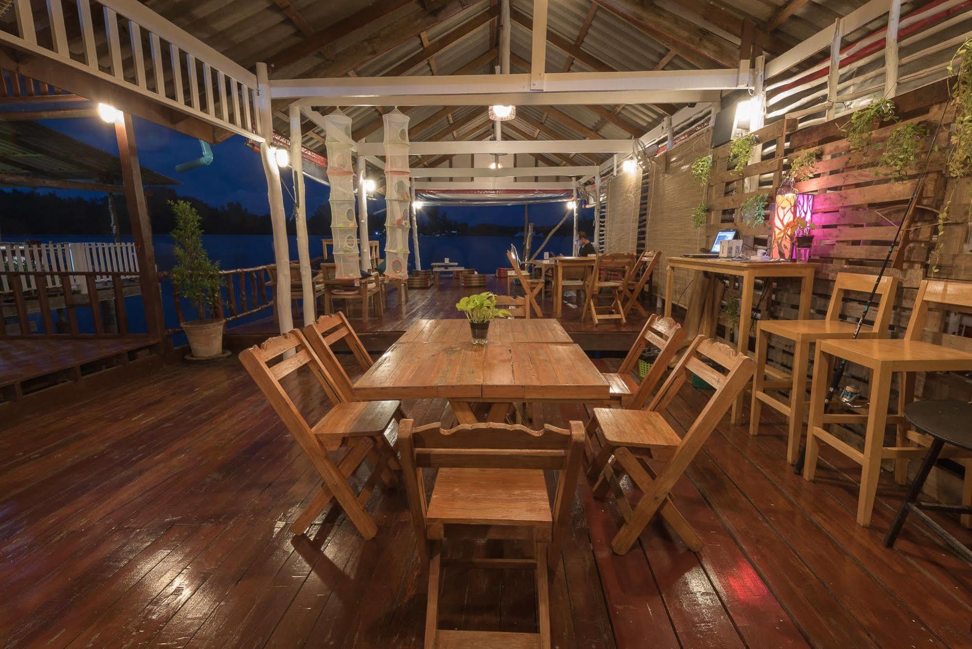 Sincere Hostel Bar And Bistro Koh Lanta Exterior foto