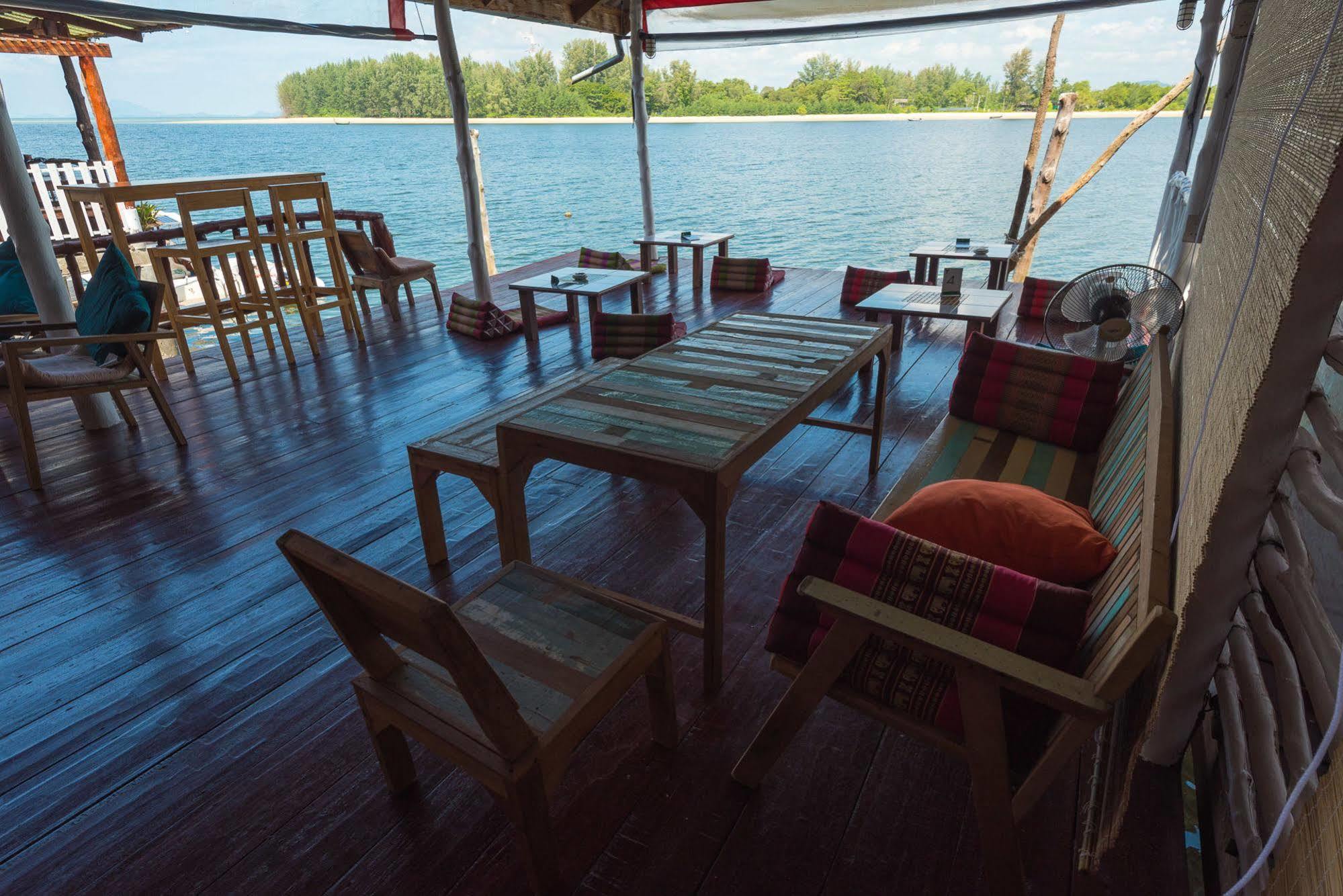 Sincere Hostel Bar And Bistro Koh Lanta Exterior foto